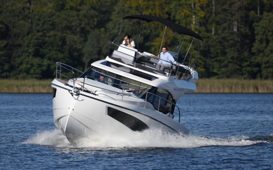 Parker Monaco Flybridge – Pierwszy Fly Parkera