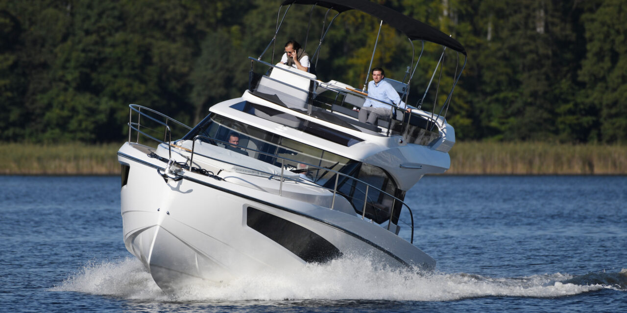 Parker Monaco Flybridge – Pierwszy Fly Parkera