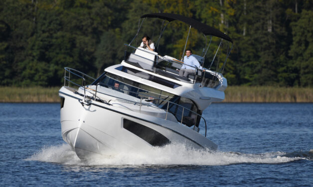 Parker Monaco Flybridge – Pierwszy Fly Parkera