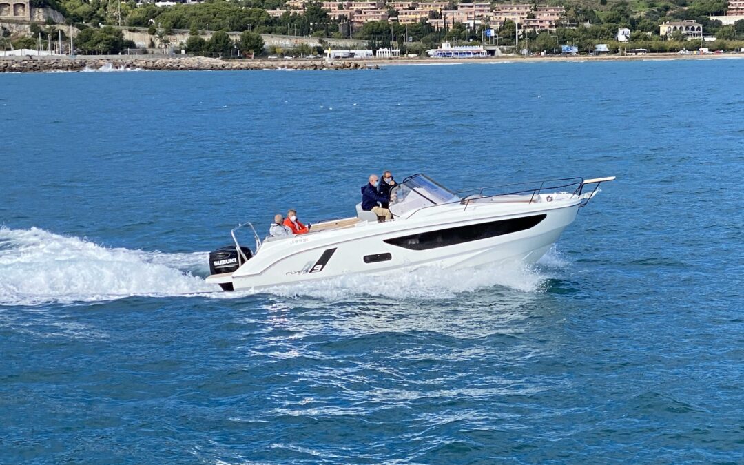 Prezentacja: Beneteau Flyer 9 SUNdeck – kandydat do laurów!
