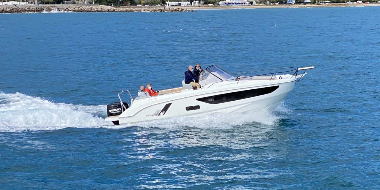 Prezentacja: Beneteau Flyer 9 SUNdeck – kandydat do laurów!