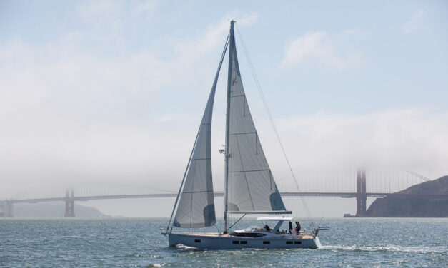 Hylas H57 – komfort i elegancja pod żaglami na oceanie