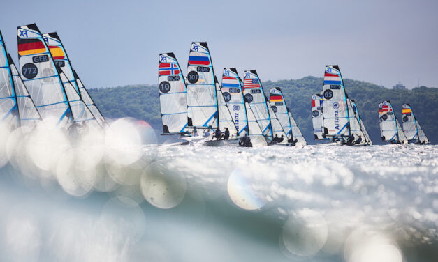 Polscy żeglarze na czele mistrzostw świata juniorów w klasie 49er