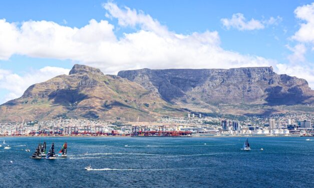 The Ocean Race – „Team Holcim – PRB” najszybszy w wyścigu portowym w Kapsztadzie
