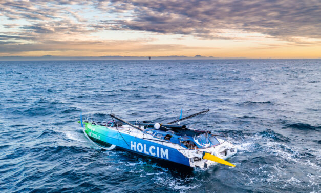 The Ocean Race – „Team Holcim-PRB” bezpieczny w porcie po utracie masztu