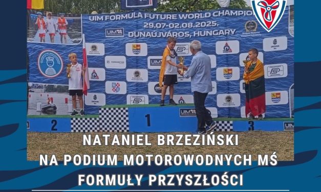 Nataniel Brzeziński na podium motorowodnych MŚ Formuły Przyszłości